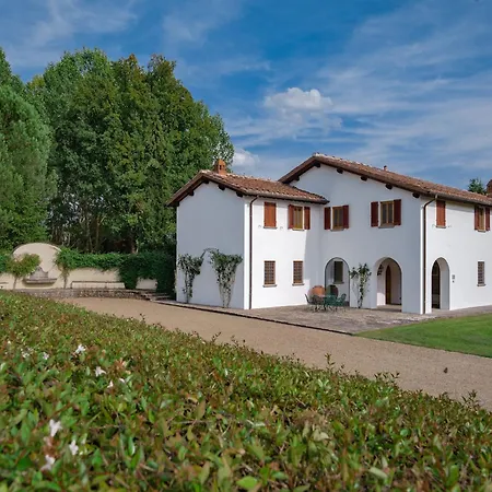 Restful In With Swimming Pool Holiday home *